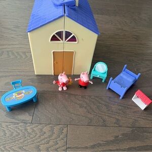 Peppa Pig toy school house carry along peppa figure furniture